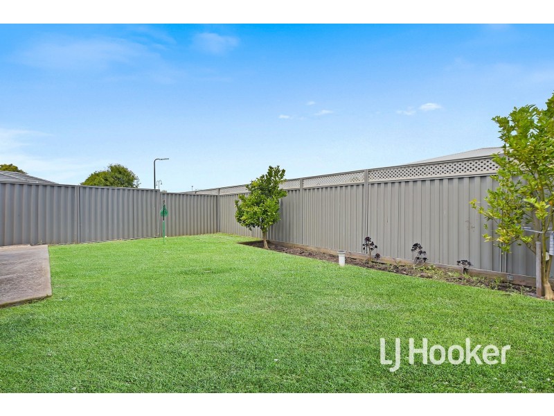 73 Prendergast Avenue, Cranbourne East VIC 3977