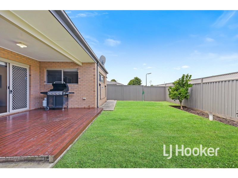 73 Prendergast Avenue, Cranbourne East VIC 3977
