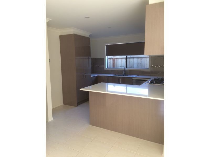 4 Gathering Street, Clyde VIC 3978
