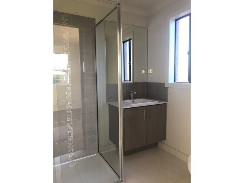 4 Gathering Street, Clyde VIC 3978