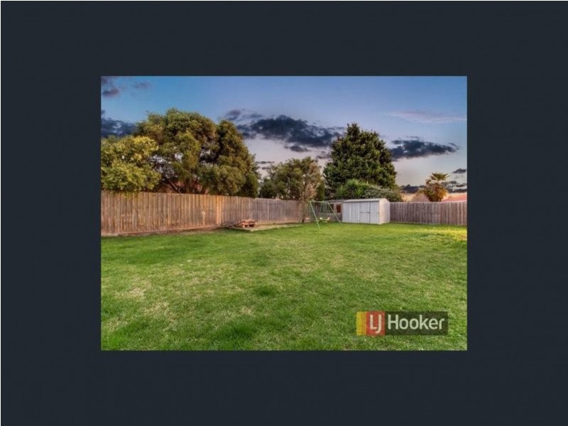 24 General Joshua Drive, Hampton Park VIC 3976