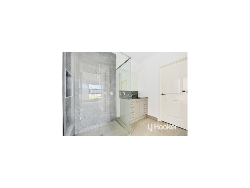 33 Bona Vista Rise, Clyde VIC 3978