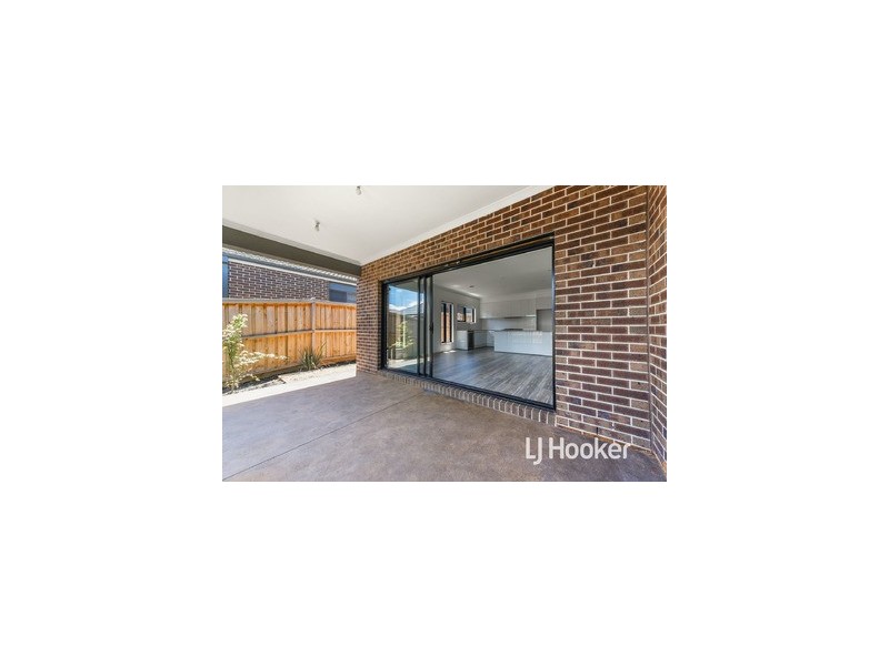 33 Bona Vista Rise, Clyde VIC 3978