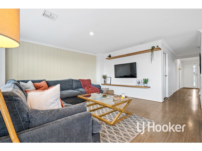 3 Swindale Way, Clyde North VIC 3978