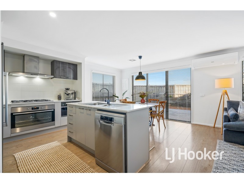 3 Swindale Way, Clyde North VIC 3978