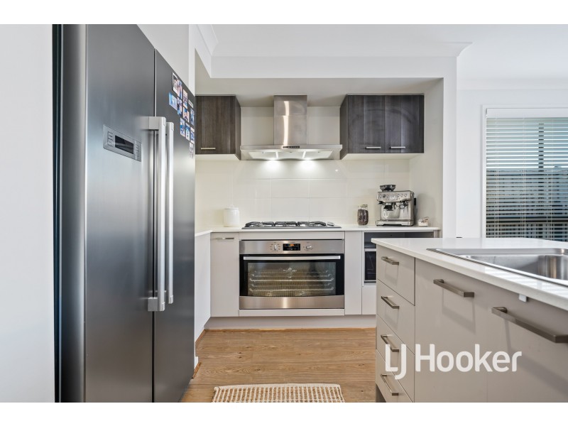 3 Swindale Way, Clyde North VIC 3978