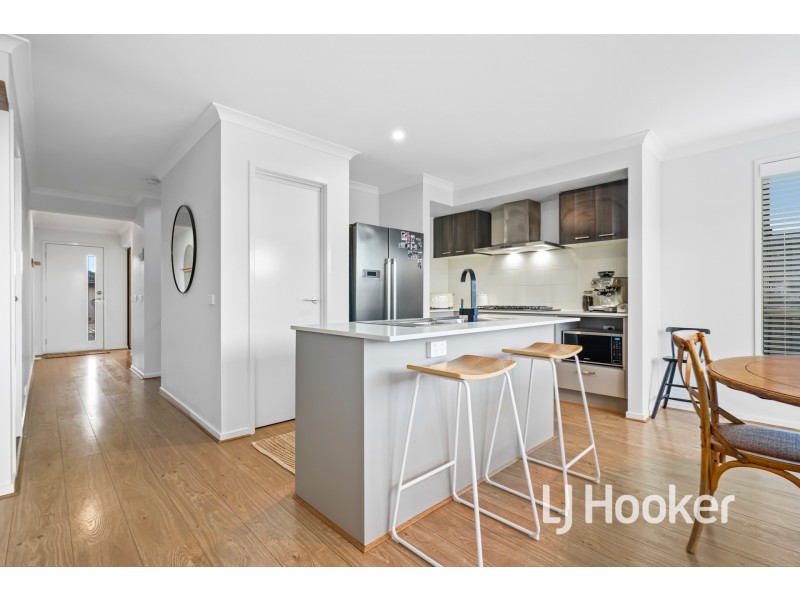 3 Swindale Way, Clyde North VIC 3978