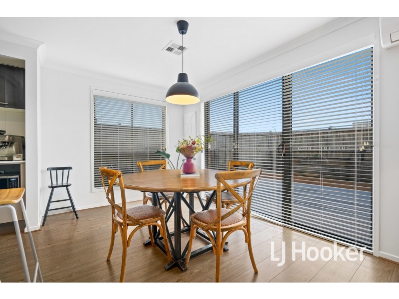 3 Swindale Way, Clyde North VIC 3978