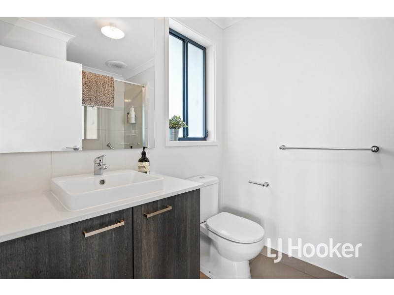 3 Swindale Way, Clyde North VIC 3978