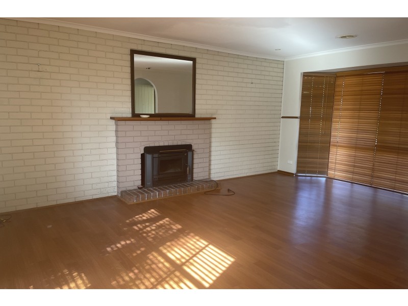 31 Woodlands Crescent, Narre Warren VIC 3805