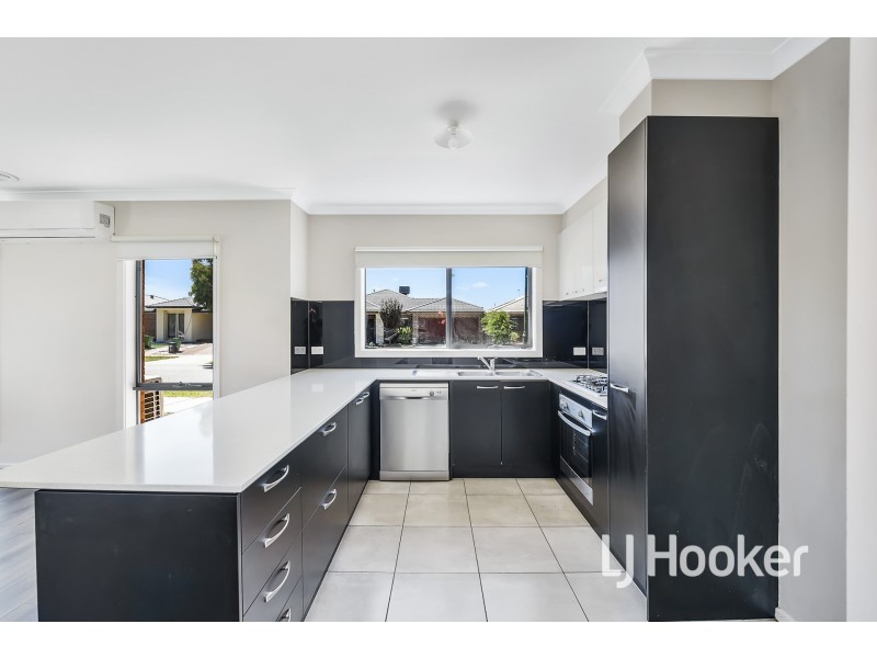 11 Banjo Circuit, Lynbrook VIC 3975