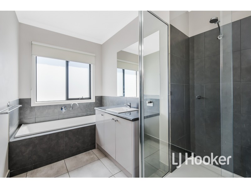 11 Banjo Circuit, Lynbrook VIC 3975