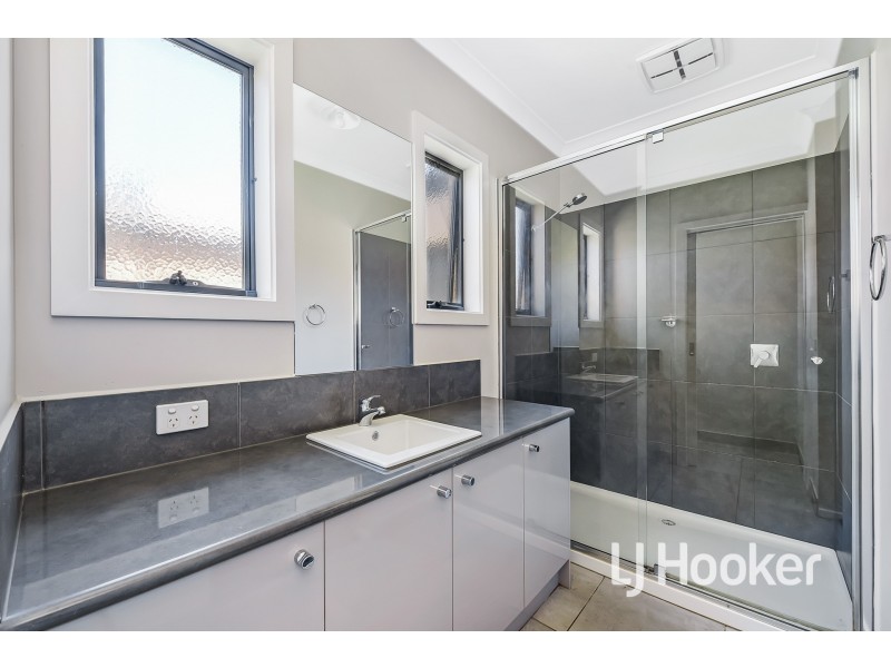 11 Banjo Circuit, Lynbrook VIC 3975