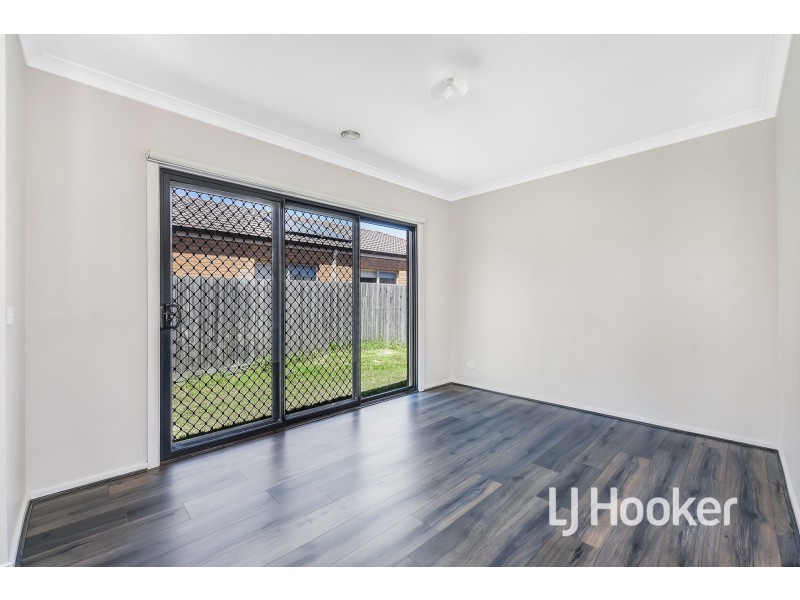 11 Banjo Circuit, Lynbrook VIC 3975