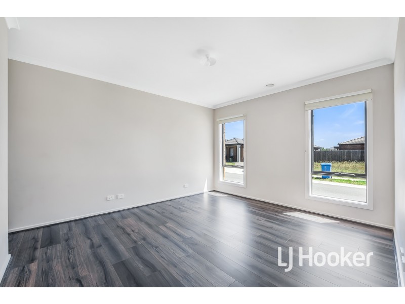 11 Banjo Circuit, Lynbrook VIC 3975