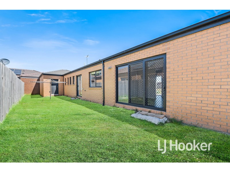 11 Banjo Circuit, Lynbrook VIC 3975