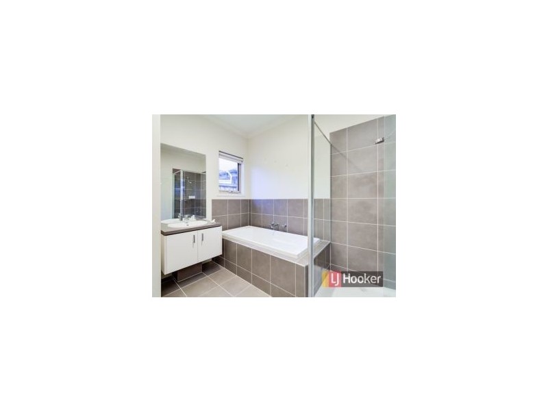 6 Cerulean Drive, Officer VIC 3809