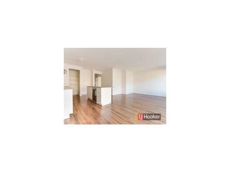 16 Kosciuszko Circuit, Clyde North VIC 3978