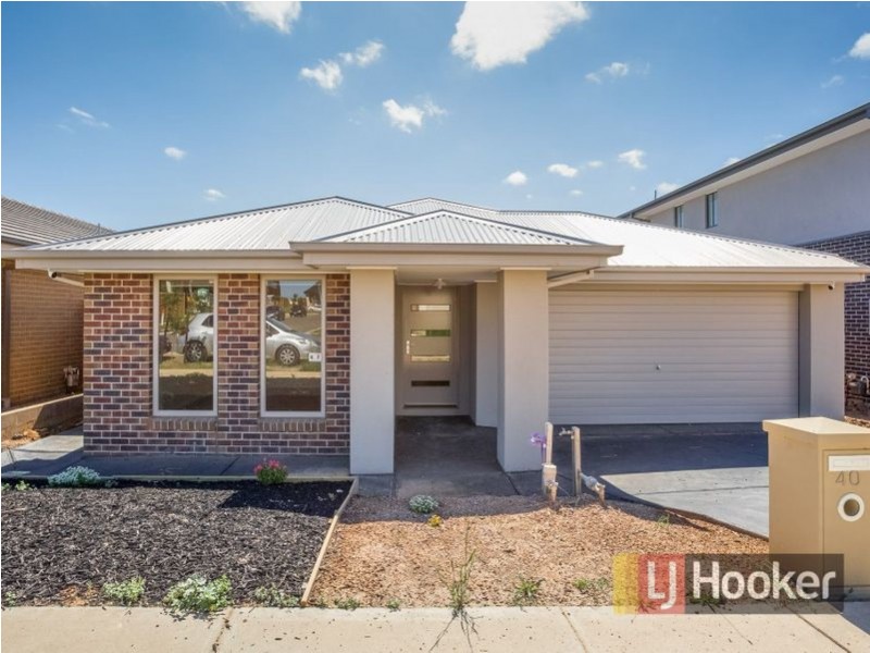 40 Barley Crescent, Clyde North VIC 3978