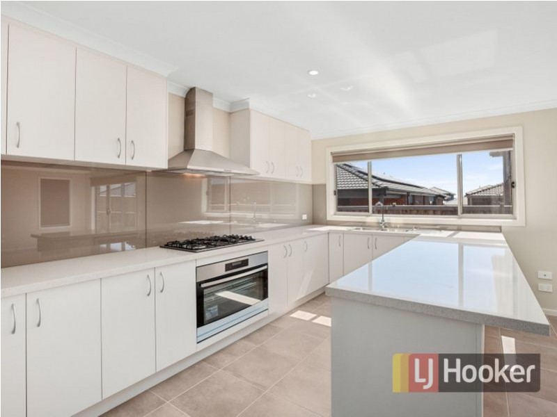 40 Barley Crescent, Clyde North VIC 3978