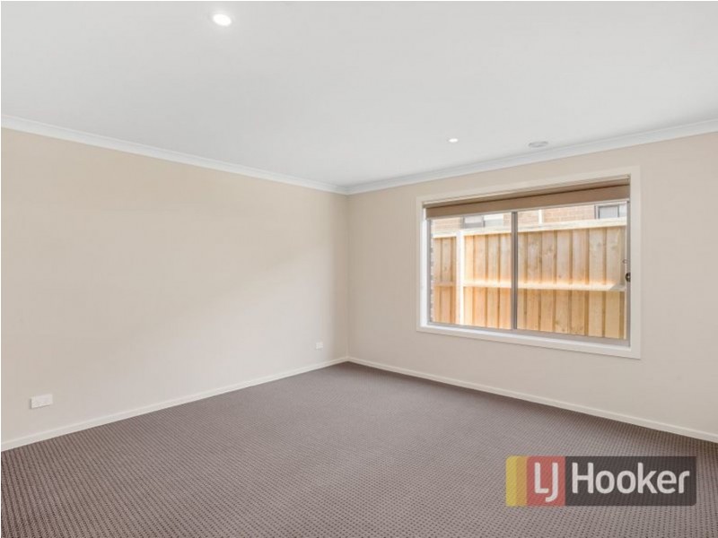 40 Barley Crescent, Clyde North VIC 3978