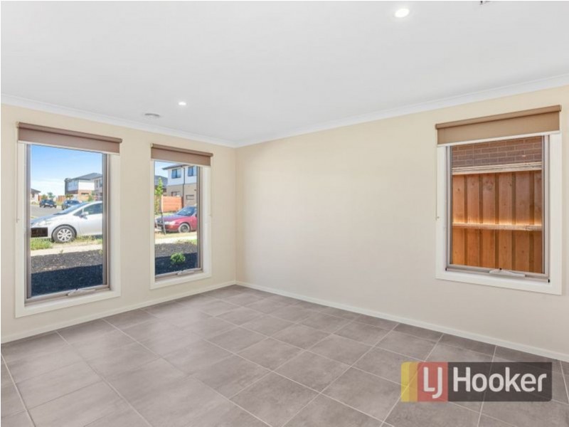 40 Barley Crescent, Clyde North VIC 3978