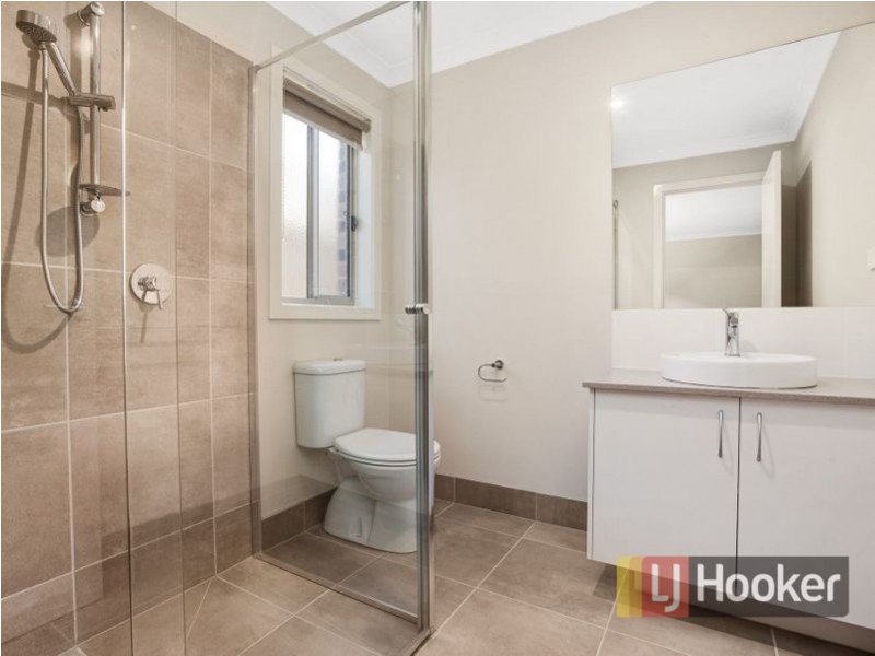 40 Barley Crescent, Clyde North VIC 3978