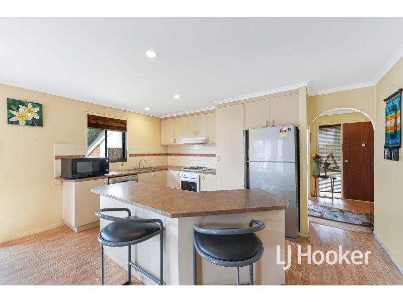 8 Highmount Drive, Hampton Park VIC 3976