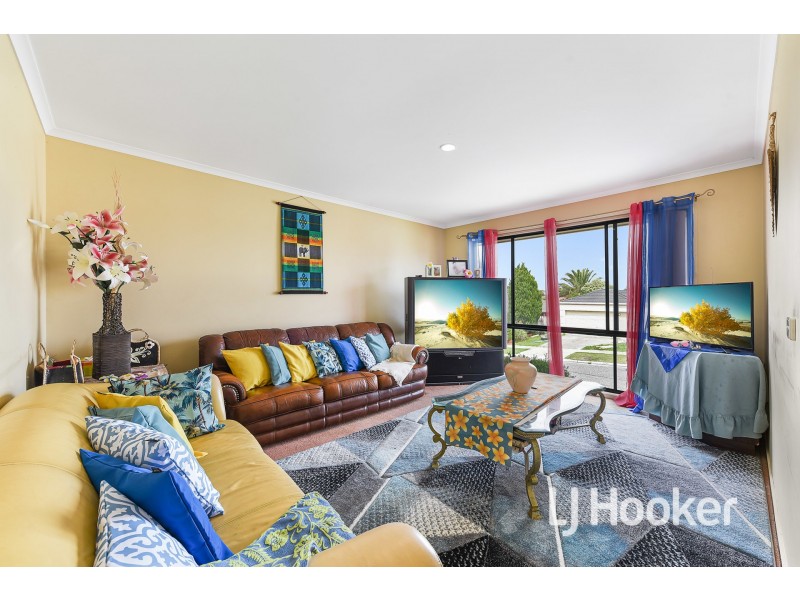 8 Highmount Drive, Hampton Park VIC 3976