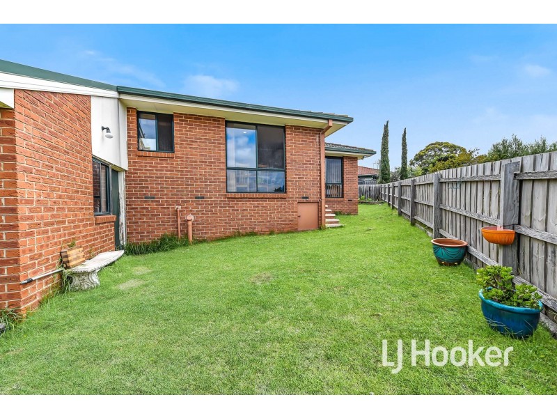 8 Highmount Drive, Hampton Park VIC 3976
