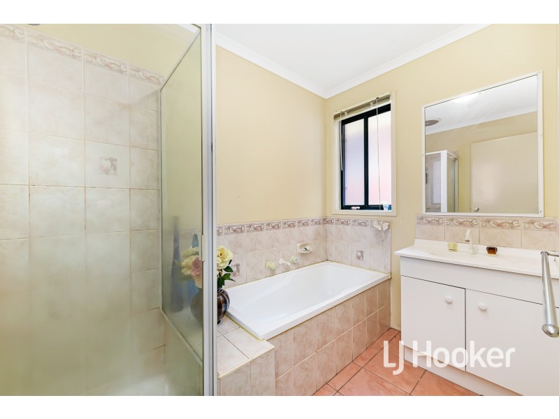 8 Highmount Drive, Hampton Park VIC 3976