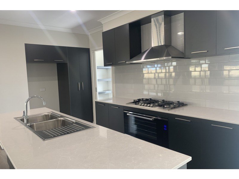 4 Abacot Street, Clyde North VIC 3978