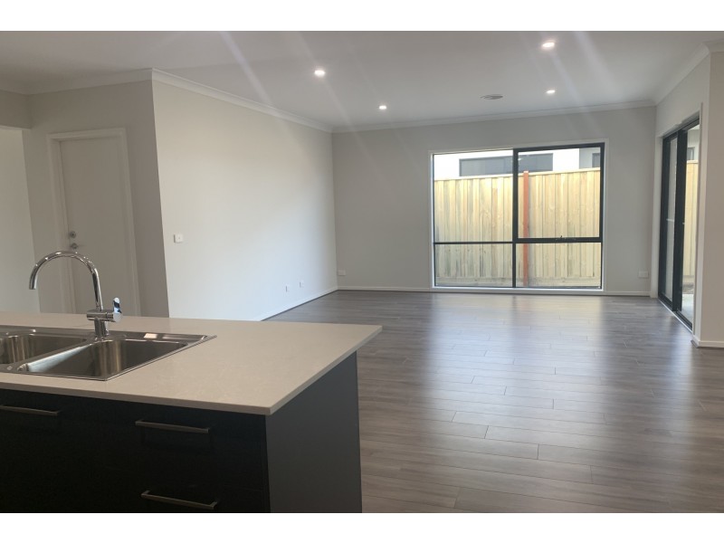 4 Abacot Street, Clyde North VIC 3978