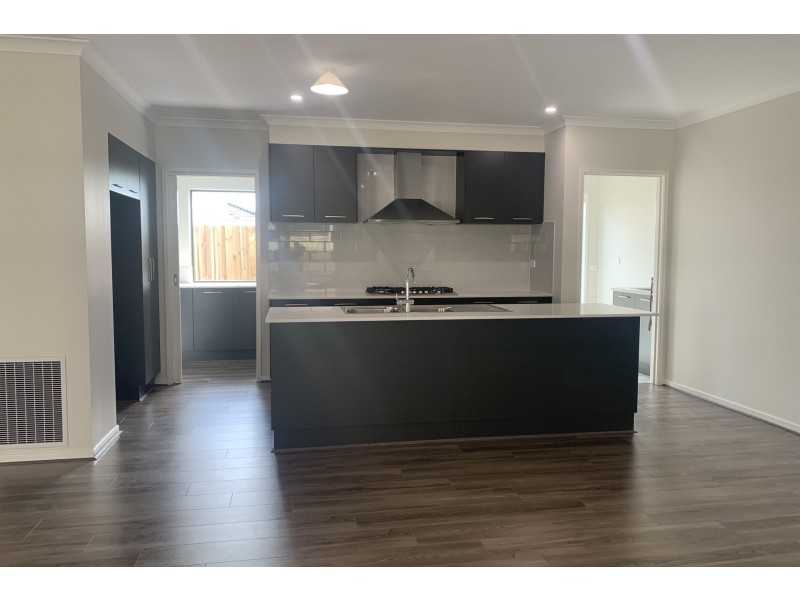 4 Abacot Street, Clyde North VIC 3978