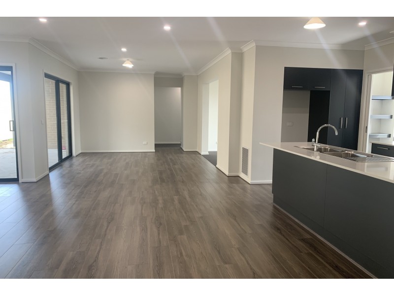 4 Abacot Street, Clyde North VIC 3978