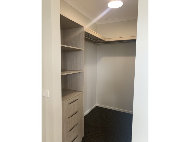 4 Abacot Street, Clyde North VIC 3978