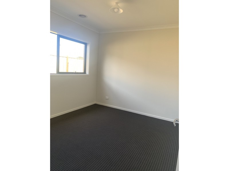 4 Abacot Street, Clyde North VIC 3978