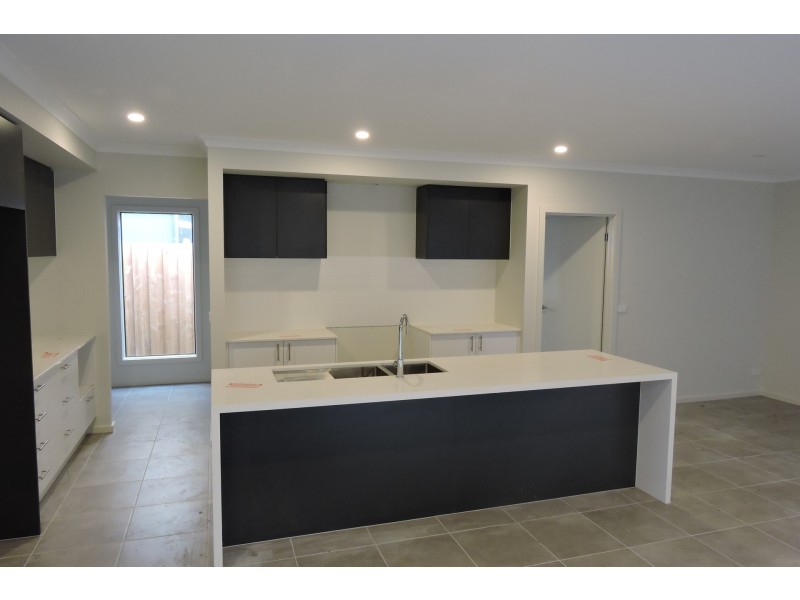 52 Camaro Drive, Cranbourne East VIC 3977