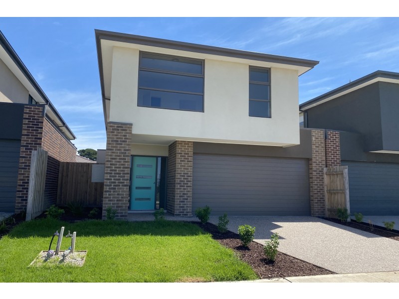 3 Camaro Drive, Cranbourne East VIC 3977