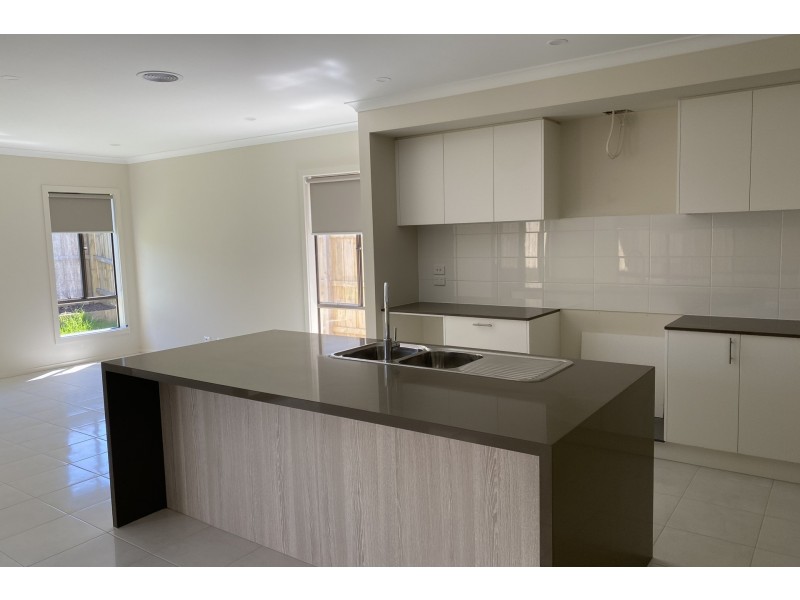 3 Camaro Drive, Cranbourne East VIC 3977