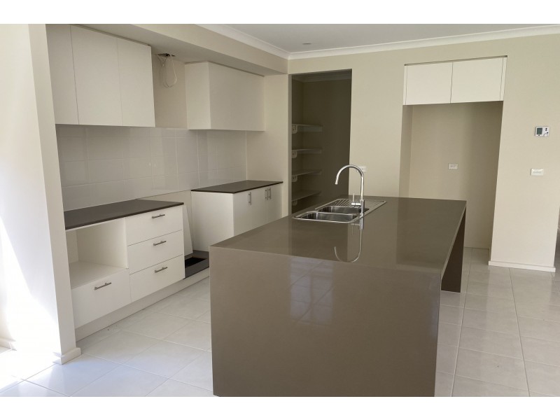 3 Camaro Drive, Cranbourne East VIC 3977