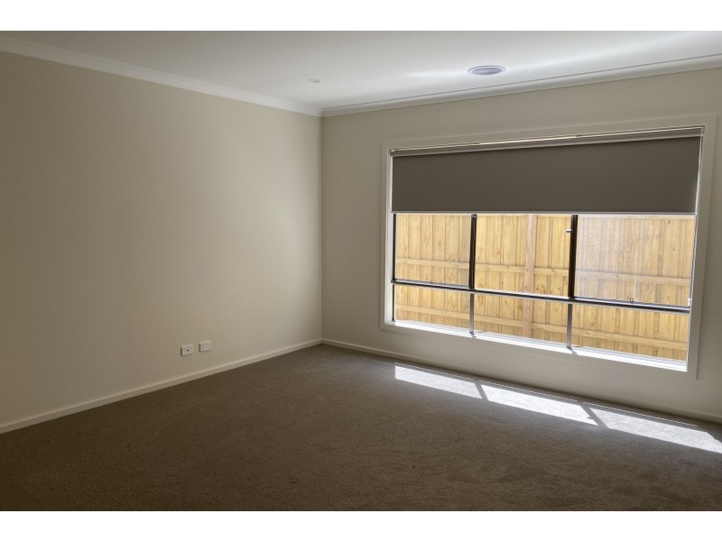 3 Camaro Drive, Cranbourne East VIC 3977