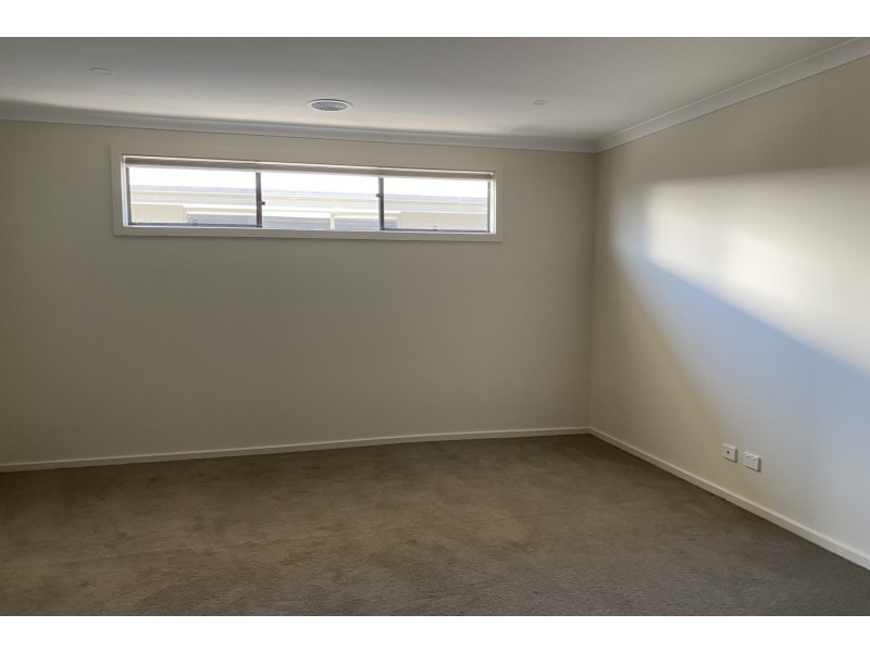 3 Camaro Drive, Cranbourne East VIC 3977