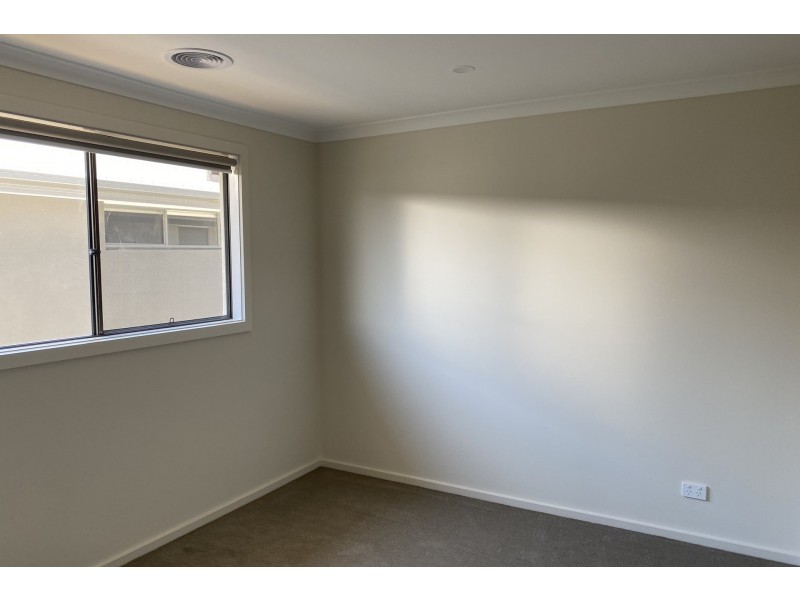 3 Camaro Drive, Cranbourne East VIC 3977