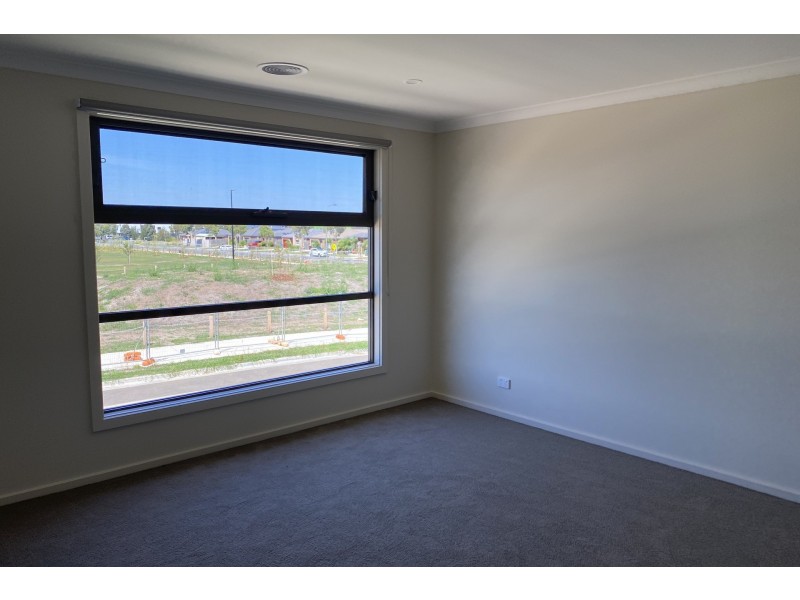 3 Camaro Drive, Cranbourne East VIC 3977