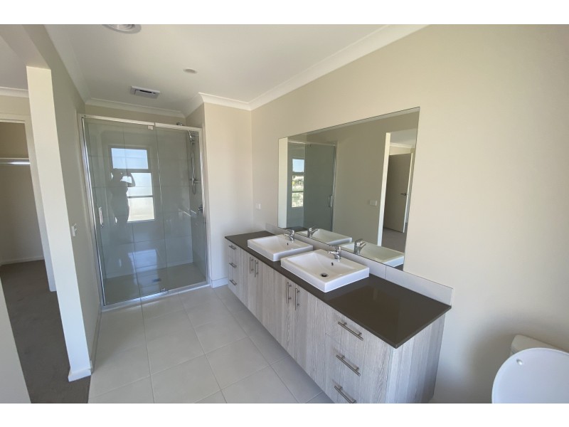 3 Camaro Drive, Cranbourne East VIC 3977