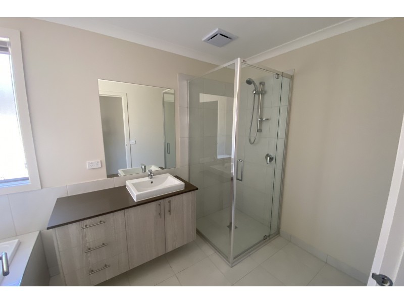 3 Camaro Drive, Cranbourne East VIC 3977