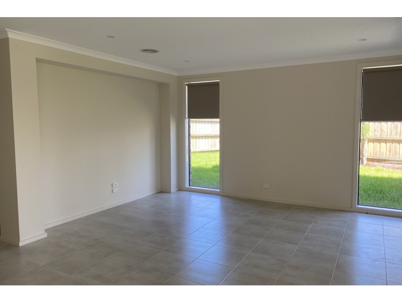 1 Camaro Drive, Cranbourne East VIC 3977