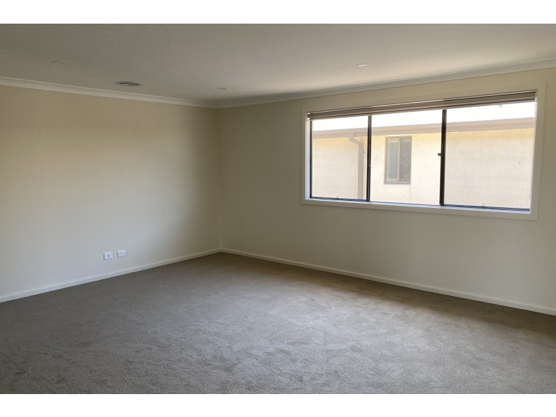 1 Camaro Drive, Cranbourne East VIC 3977