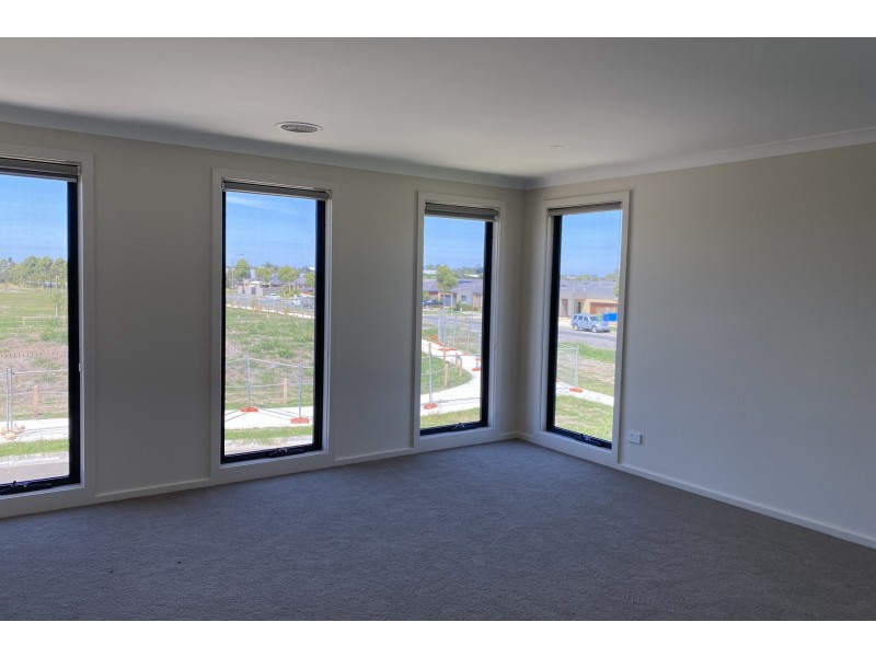 1 Camaro Drive, Cranbourne East VIC 3977
